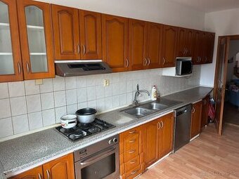 kuchynská linka drevená