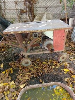 Predám cirkulár s veľa prislušenstvom