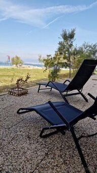 Chorvátsko pekný dvojspálňový apartmán prvý rad pri mori