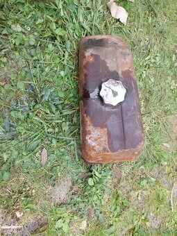 ND Babetta 2: motor, výfuk, nádrž, koleso