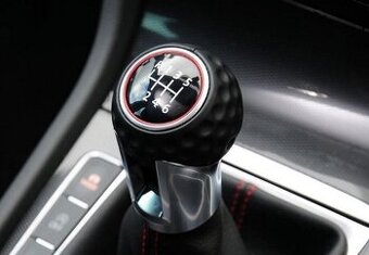 GTI radiaca paka s červeným prešivaním