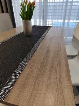 Jedálenský stôl (dub) + 4ks jedálenské stoličky