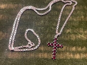 strieborná retiazka s príveskom Český granát