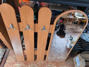 Závesné zrkadlo + vešiaky