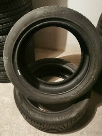 285/40 R21 - letné pneu Pirelli (2 ks) - DOT 22 - 6,7-6,4 mm