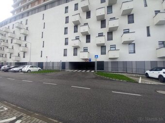 Prenájom garážového státia – Zuzany Chalupovej A3, Petržalka