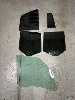 Land/Range Rover R320 okná