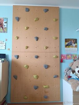 Predám kvalitnú detskú lezeckú stenu 2,4m x 1,25m