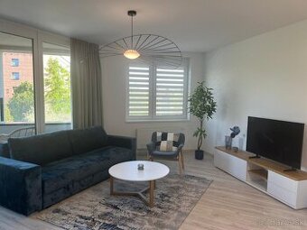 Prenájom 2-izbového bytu s parkovanim – Karpatská Residence