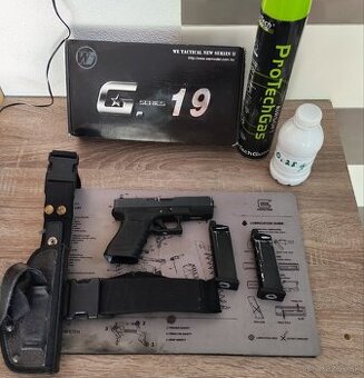 Glock 19 airsoft gas blowback pistol