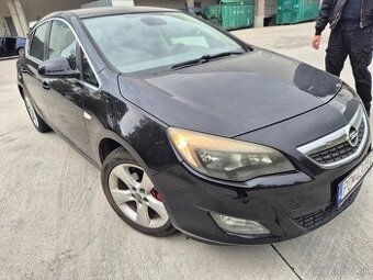 Opel Astra J 1.6 benzin LPG 2010 pojazdne