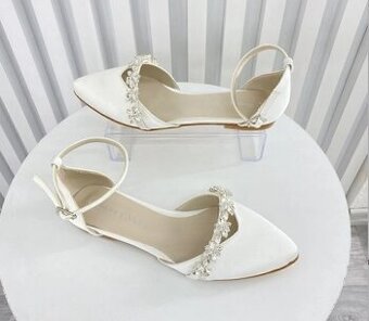 Trendyol biele strieborne balerinky na zapinanie 42