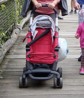 Kočík Nuna športový – červený, výborný stav