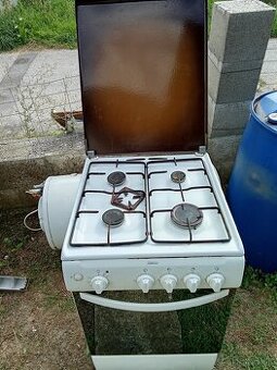 Predám starší plynový sporak