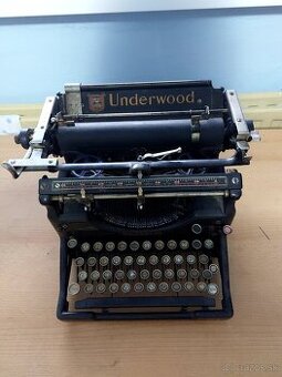 Starožitný písací stroj Underwood