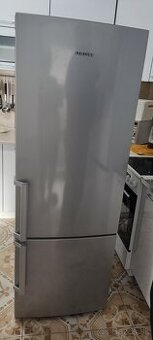 Chladničku s mrazničkou