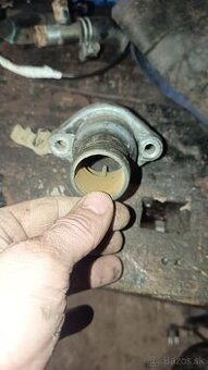 Príruba vodnej pumpi Mitsubishi Pajero 2.5