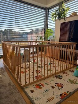 Detská drevená ohrádka