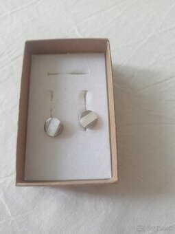 Strieborné náušnice s perleťou napichovacie