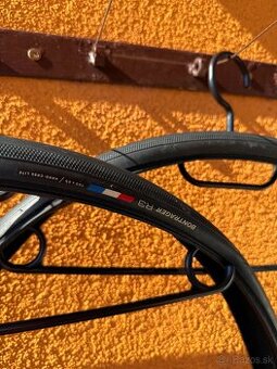Bontrager R3 Hard-Case Lite