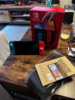 Nintendo switch oled (príslušenstvo v cene)