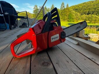 Motorova pila Husqvarna 235