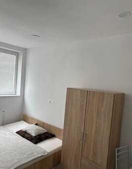Garzónka na prenájom – novostavba Ružinov, plne zariadená, p