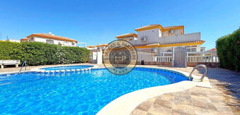 Dom 3+1 s bazénom Orihuela Costa-Playa Flamenca, Španielsko