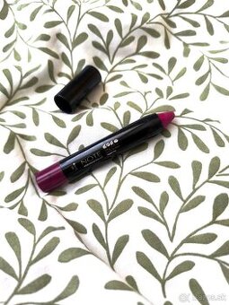 Rúže na pery a púder