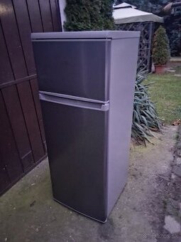 Chladnička s mrazničkou eta