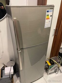 Predám malú chladničku v kovovom prevedení