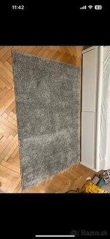 Koberec sivý