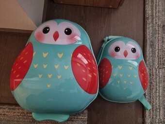 Detsky kufor s rupsakom batohom. Vyska kufra 45 cm.