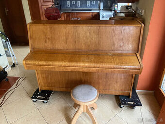Rösler 3 pedalovy klavir pianino model 103 Rigoletto