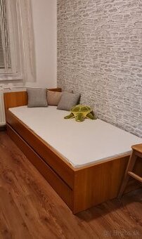 Pevná posteľ na mieru s úložným priestorom (90x200) + matrac