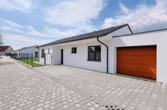 Predaj útulný 4 izbový dom s garážou v tichej ulici, Tomášov