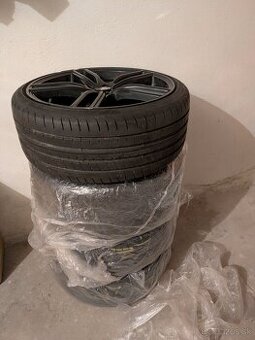 Sada disky R3 model H1, čierny lak, 19" 5x108 + Pneu GY