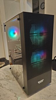 Xeon 1240 V3 (i7 4770) | RX 570 8GB | 16 GB RAM | SSD+HDD