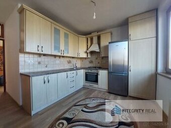 Veľký 4i byt s balkónom a pivnicou na sídlisku Západ
