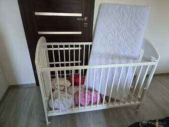 Biela detská postieľka