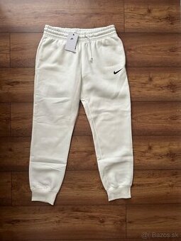 Nike Sportswear Phoenix