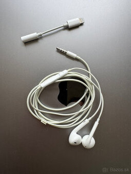 Slúchadlá Apple EarPods s konektorom jack 3,5 mm/lightning.