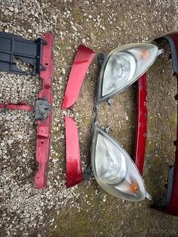 Predám svetlo kapota nárazník Dvere Yaris VERSO 1999-2004