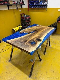 Modrý epoxidový stôl – unikátny ručne robený kúsok 🌳✨