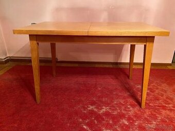 Rozťahovací stôl.