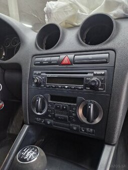 Audi A3 stredový panel