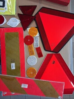 Predám  reflexné  prvky  na poľnohospodárske stroje