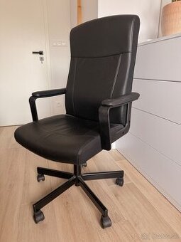 Kancelárska stolička