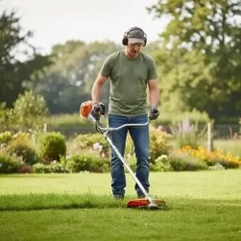 Kosenie a čistenie pozemkov krovinorezom