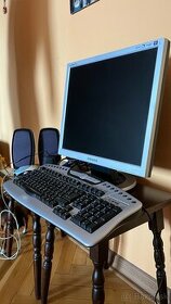 Monitor, repráky, klávesnice